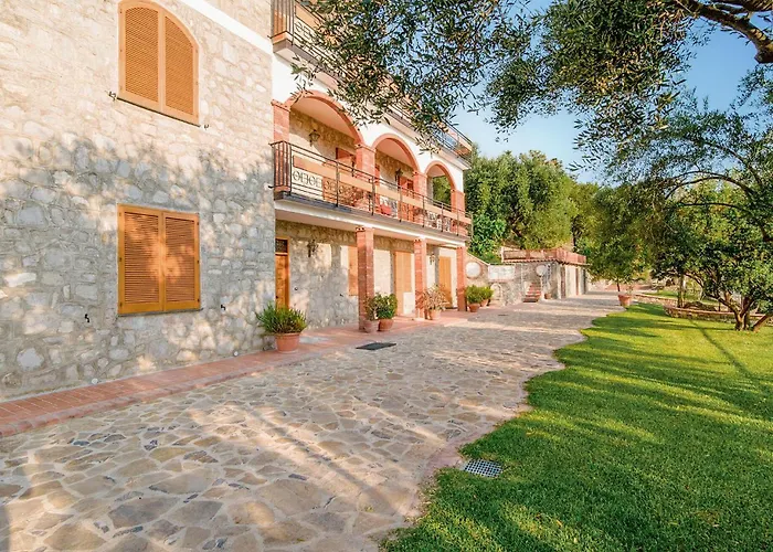 Il Giardino Dei Filosofi * Ascea